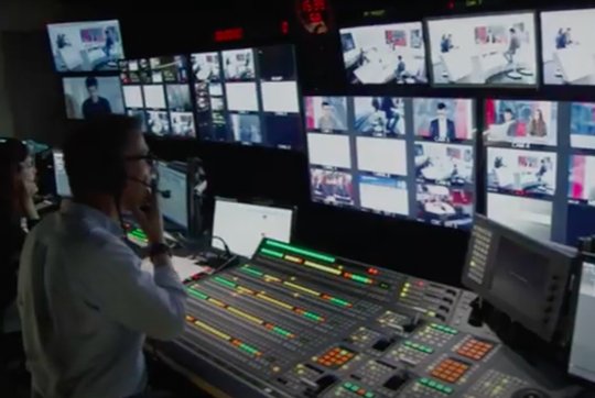 In der Wintersession beugt sich der Nationalrat über den Vorstoss «Faire Teilnahme der SRG am audiovisuellen Produktionsmarkt»... (Bild: Screenshot Video srgssr.ch)
