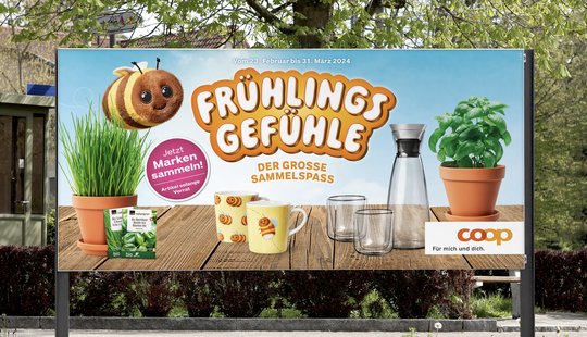 Die Plüsch-Hummel «Tschilli» ist circa 21 cm lang und fliegt noch bis Ende März in der Frühlingspromotion für Coop... (Bild: zVg)