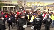 Alle Menschen hätten «das Recht, zu demonstrieren», aber Medienschaffende müssen frei berichten können...        (Bild: Reuters Video aus Stuttgart) 