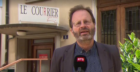 Philippe Bach begann als Lokalredaktor bei «Le Courrier», später leitete er das Ressort Schweiz... (© Screenshot aus RTS-Interview)