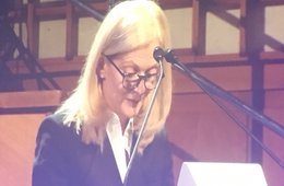 Lucy Küng an der GV im Kongresshaus
