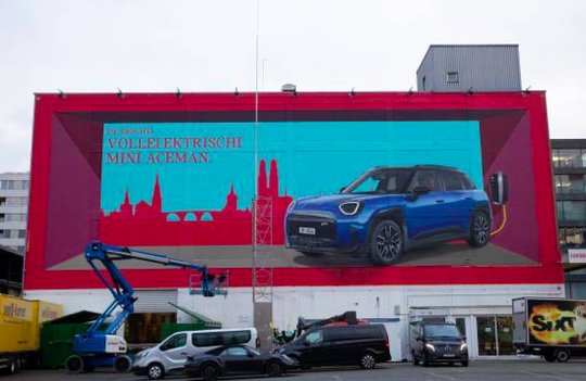 Alles XXX-L: 36 Meter lang, 13 Meter hoch...     (Bild: zVg)