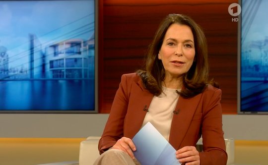 «2024 ist Neustart angesagt! Dann ist Zeit für Veränderung», kommentierte Anne Will ihren Entscheid...     (Bild Screenshot ARD)