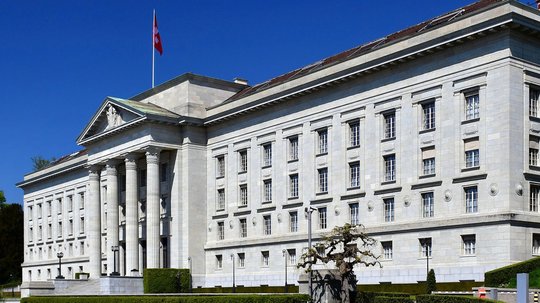 Bundesgericht: Zürcher Gesundheitsdirektion muss muss über den Zugang zu bei ihr vorhandenen Dokumenten der interkantonalen Institution entscheiden...