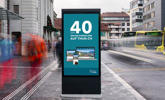 Die Stadtbehörden sind «grundsätzlich offen» für digitale Werbeflächen: APG-Screen beim Bahnhof Thun... (Foto zVg / © Patrick Liechti)