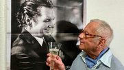 Martin Suter, damals sein Creative Director bei der GGK Basel, habe Alfi einmal gesagt: «Schau dir einfach die Menschen genau an und die Ideen kommen.» (Bild zVg)