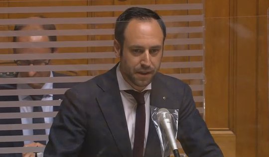 Christian Wasserfallen warnte seine Ratskollegen, dass Fördergelder für Nachrichtenagenturen im Ausland landen könnten... (Bild: Screenshot Parlamentsdienste)