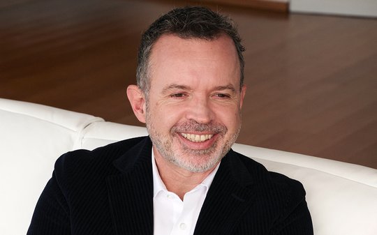 «Die Grenzen zwischen den Medien lösen sich auf und alle Profis müssen noch enger zusammenarbeiten», sagt der neue CEO Christoph Bürge... (Bild: zVg)