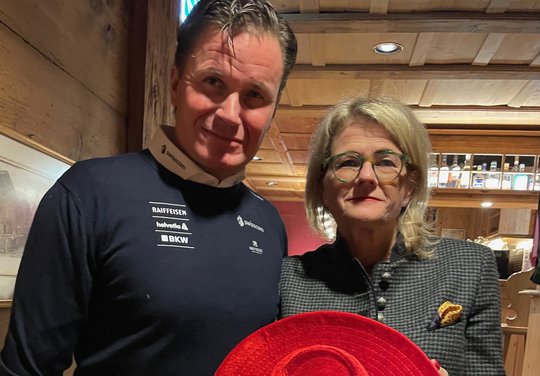 Viel Spass in der «Schönegg»: Swiss-Ski-Präsident Urs Lehmann und Ruth Wipfli-Steinegger, Vize-Präsidentin Swiss Tennis und Swiss Olympics...      (Bild © André Häfliger)