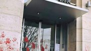 Besuch von Klimaaktivisten bei der Credit Suisse... (Bild © Grève du Climat - Suisse)