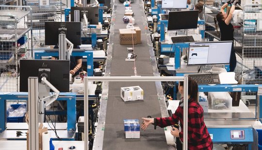 Produktion, Lagerung und Transport sind nicht emmissionsfrei: Online-Händler Digitec will noch in diesem Jahr eine Möglichkeit zur CO2-Kompensation einführen...