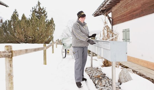 Auf den Ergänzungsmarken ist jeweils der Wert der Marke abgedruckt – also entweder ein «Fünfräppler», ein «Zehnerli» oder eine 20-Rappen-Münze... (Bild: Post)