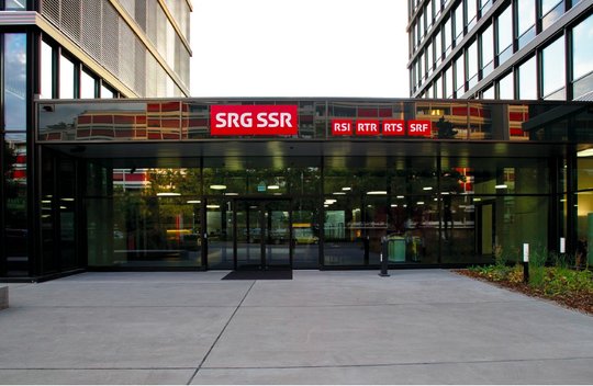 Der Bundesrat plant eine «Gesamtschau» zur SRG vorzunehmen – unter Einbezug der Volksinitiative «200 Franken sind genug!». (Bild © SRG)