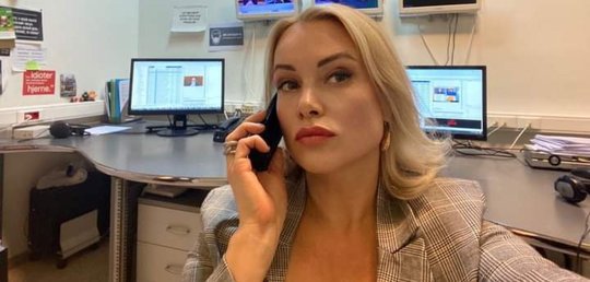 Mit ihrem Protest wurde Marina Owsjannikowa aus dem Backoffice ins internationale Rampenlicht gezerrt...             (Quelle: Account Marina Owsjannikowa)  
