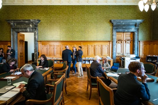 Die Fernmeldekommission des Ständerats hat drei Vorstössen Folge gegeben, die den Medien unter die Arme greifen sollen. (Bild © parlament.ch)