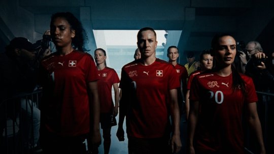 Im Film zur Kampagne sind einige der Spielerinnen des Nationalteams dabei...          (Bild: Thjnk)