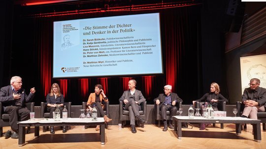 Hans Stöckli, Sarah Bütikofer, Lisa Mazzone, Matthias Wipf, Peter von Matt, Katja Gentinetta und Matthias Zehnder (v.l.)