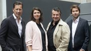 Matthias Brüll, CEO Mediaplus Group, Pam Hügli, CEO Serviceplan Suisse und Rolf Suter und Pascal Fröhli, die neue Leitung von Mediaplus Suisse (v.l.n.r.) (Bild: Serviceplan)