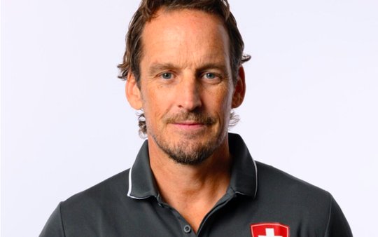 Ein Bild wie aus einer anderen Zeit: Patrick Fischer im Shirt des Schweizer Eishockey-Verbands... (Bild: © Swiss Ice Hockey)