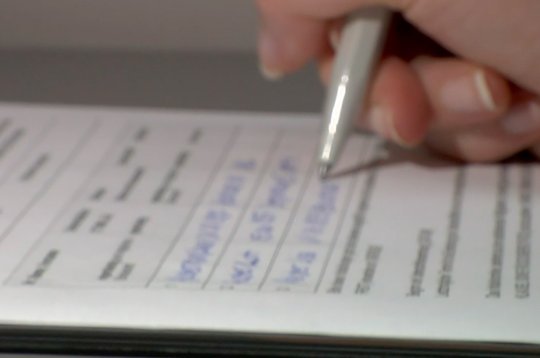 Mindestens vier Monate vor einem Urnengang muss der Bundesrat entschieden haben, welche Vorlagen vors Volk kommen... (Bild: Screenshot SRF)