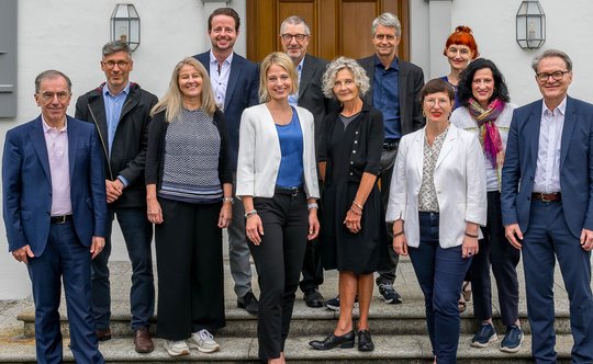 Edy Salmina (ganz links) ist neu Stv. von UBI-Präsidentin Mascha Santschi Kallay (vorne mittig)... (Bild: zVg)