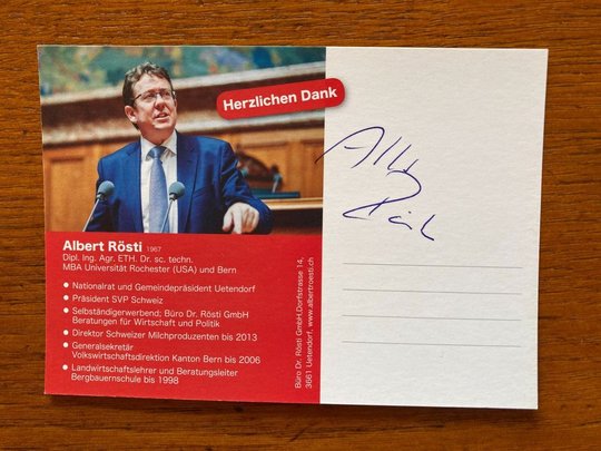 Was auf einer Autogrammkarte nur freundlich ist, wird für die Bestätigung einer Inititiative verbindlich: Unterschrift von Albert Rösti...            (Bild: Ricardo-Shop).