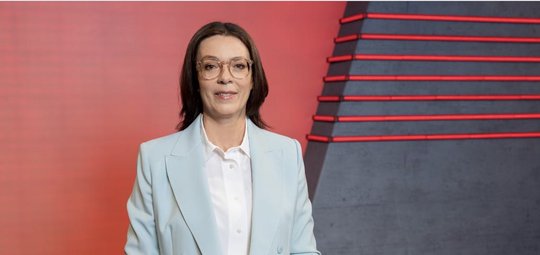 Der Stellenabbau bei SRF sei «vorbehältlich der Resultate aus dem anstehenden Konsultationsverfahren», erklärt Nathalie Wappler   (Bild SRF/G. Vaitl)