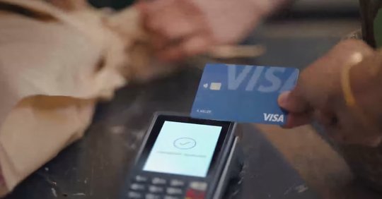 Einen ersten Einblick in die neue Markenidentität gibt der Kurz-Werbefilm «Meet Visa»... (Bild: Youtube/Visa)