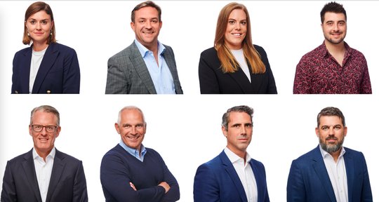 Vier Bisherige, vier Neue: Die erweiterte Geschäftsleitung von Ringier Advertising. (Bild © Ringier)