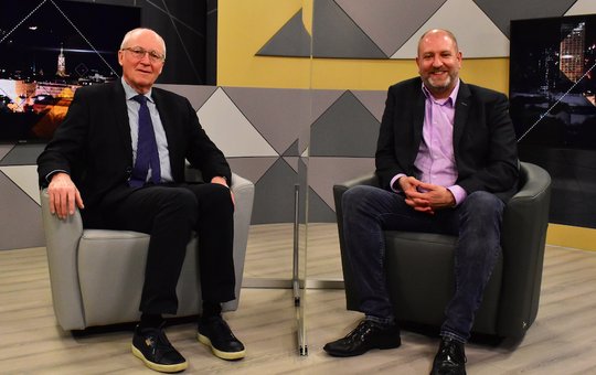 Jüngere Hände: Günter Heuberger übergibt die Leitung des Winterthurer Medienhauses an Philippe Pfiffner (v.l.). (Bild zVg)