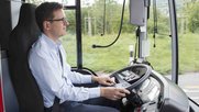 christian-dorer-az-chefredaktor-buschauffeur-az-wahlbus-klein-report
