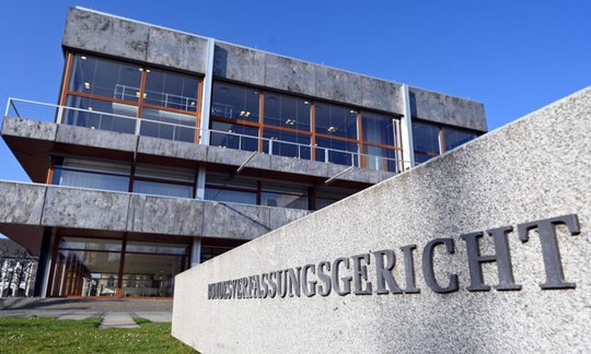 Das Bundesverfassungsgericht in Karlsruhe will mehr Freiheiten für die Medien…        (Bild: RSF)