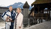 Fabienne Bamert und Sämi Deubelbeiss werden von der für viele «schönsten» Fasnacht berichten…    (Bild: SRF)