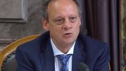 «Da wird auch auf einem relativ hohen Niveau gejammert», sagt Stefan Engler zu der finanziell angeblich angeschlagenen Post. (Bild Screenshot Parlamentsdienste)