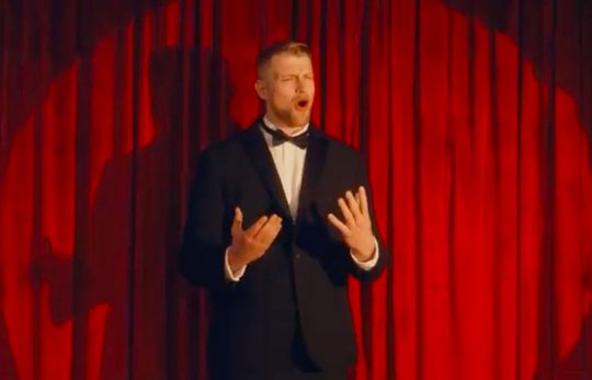 Aus dem Schwinger Michael Ledermann wird ein italienischer Opernsänger... (Bild: Screenshot Youtube)