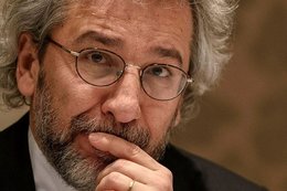 Dündar: Interpol-Fahndungsaufruf beantragt