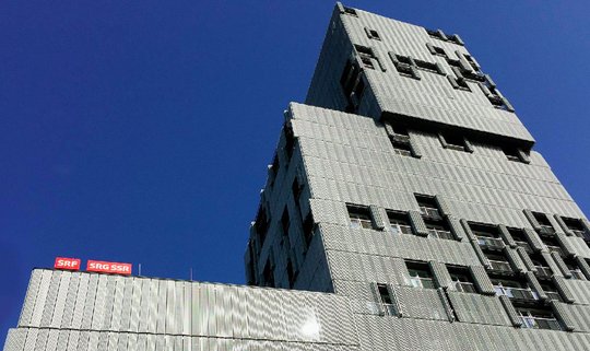 SRF Kultur organisiert ihre Redaktionen konsequent nach Themen und nicht mehr nach Sendungen: Das Meret-Oppenheim-Hochhaus in Basel. (Bild © SRF)