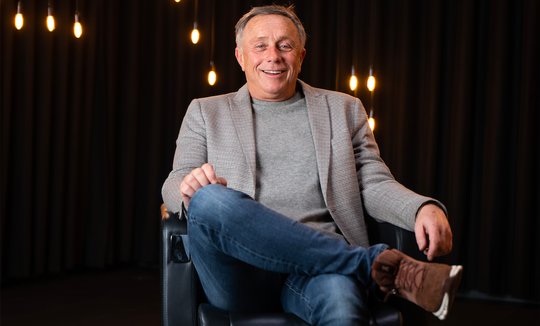 Welchen nächsten Verlag er wohl mit dem frei werdenden Kapital übernimmt? «Schauen wir mal», sagt der umtriebige Fredy Bayard gelassen...    (Bild zVg.)
