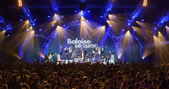 Seit 38 Jahren treten nationale und internationale Topstars an der Baloise Session auf. Der intime Rahmen mit Clubtischbestuhlung sorgt für Stimmung…      (Bild: zVg)