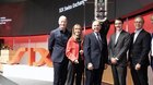 Strahlen um die Wette: Die Verwaltungsräte Marc Walder, Michèle Rodoni, Pietro Supino, Christian Osterland und Verwaltungsratspräsident Jörn Nikolay sowie SMG-CEO Christoph Tonini…   (Bild: SIX/zVg)