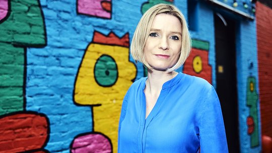 Henriette Engbergsen war schon mal fast 14 Jahre lang bei SRF und kehrt jetzt nach einem kurzen Intermezzo in der Privatwirtschaft zur übergeordneten SRG zurück...          (Bild: SRG)