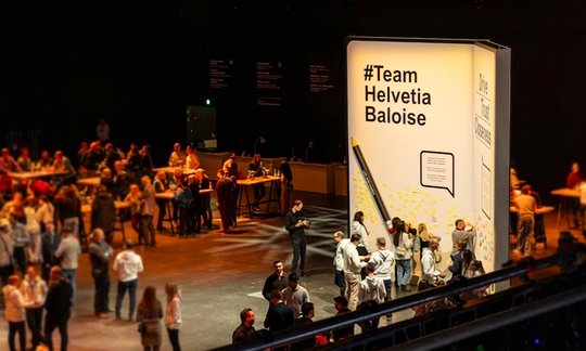 Rund 7’000 Menschen schreiben in Basel das erste Kapitel des neuen Versicherungsriesen... (Bild: zVg)