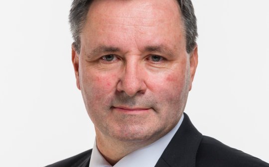 «Meinungsvielfalt soll durch Innovation und Unternehmertum geschehen und nicht durch Fördergelder», sagt der Berner SVP-Ständerat Werner Salzmann. (Bild zVg)