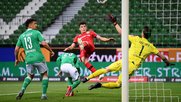 80 Prozent Reduktion bei den Nebenjobs: Leere Stadien brauchen auch weniger Personal...           (Bild: ZDF)