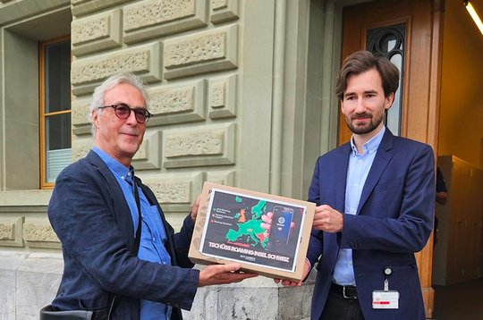 Markus Wick, Initiant der Petition (links), will ein bilaterales Abkommen mit der EU erreichen... (Bild: zVg)