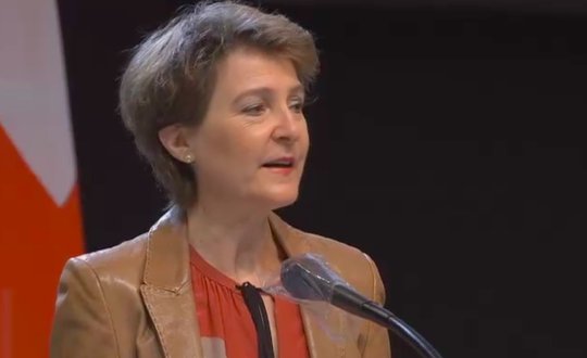 «Die Medien können von der bestehenden Soforthilfe, also Bürgschaften und Kurzarbeit, ebenfalls Gebrauch machen, wie andere Bereiche auch», sagte Simonetta Sommaruga im Nationalrat (© Screenshot Amtliches Bulletin).