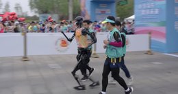 21 Kilometer sind noch weit... (Blooberg TV)