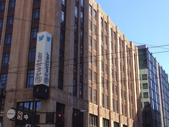 Das Twitter-Hauptquartier in San Francisco wird mindestens bis September kaum bevölkert sein (Bild: Runner1928, CC).