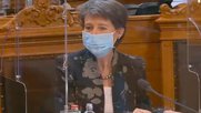 Medienministerin Simonetta Sommaruga zweifelt, ob man die Aufsicht über so unterschiedliche Unternehmen wie Swisscom, SBB oder SRG unter einen Hut bringen kann. (Bild parlament.ch)