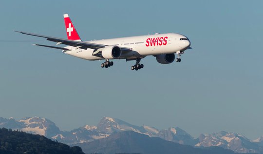Die Fluggesellschaft zahlt neu auch in den neu geschaffenen «Swiss Olympic Klimafonds» ein... (Bild © Swiss)